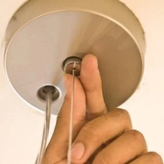 luminarias eletrica instalação substituição  colocação manutenção consertos e reparos 