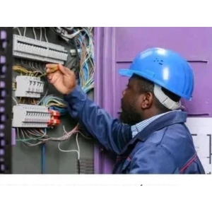 Quadro Força e Disjuntores  com circuitos separados para maior segurança e economia de energia eletrica instalado conforme a norma tecnica 